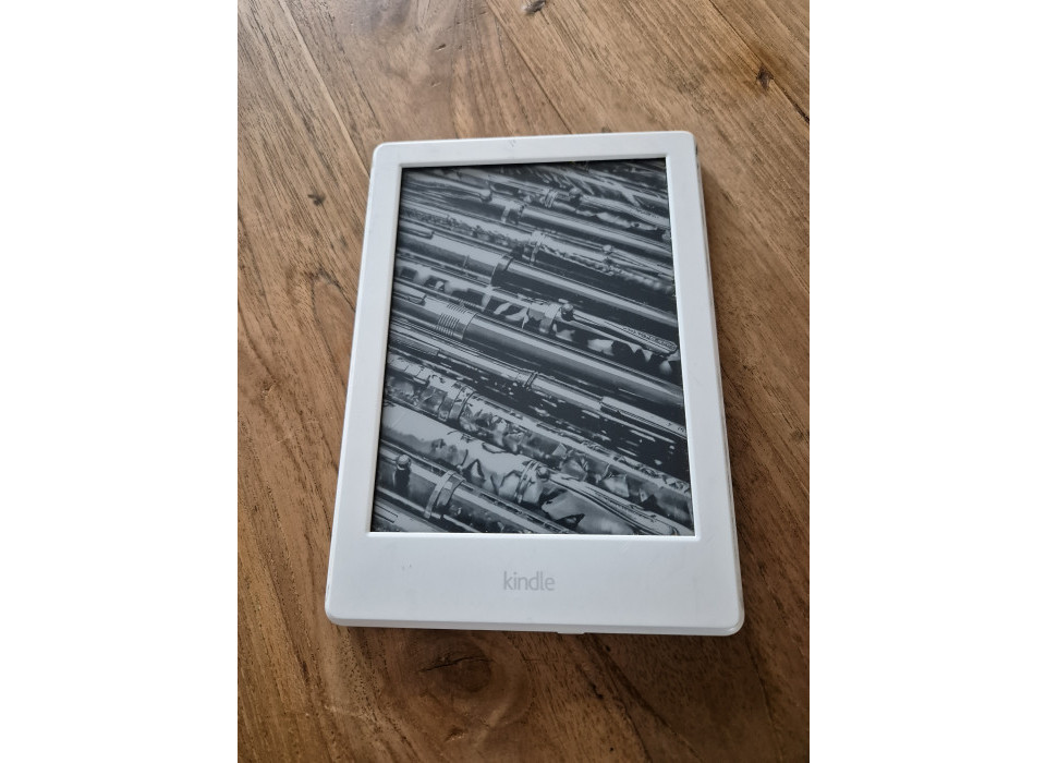 Amazon Kindle 6 " E-reader 4 GB Wi-Fi SY69JL Wit