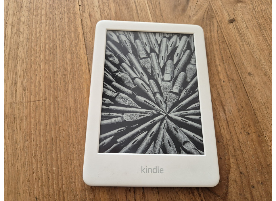 Amazon Kindle Paperwhite Model J9G29R E-reader Wit